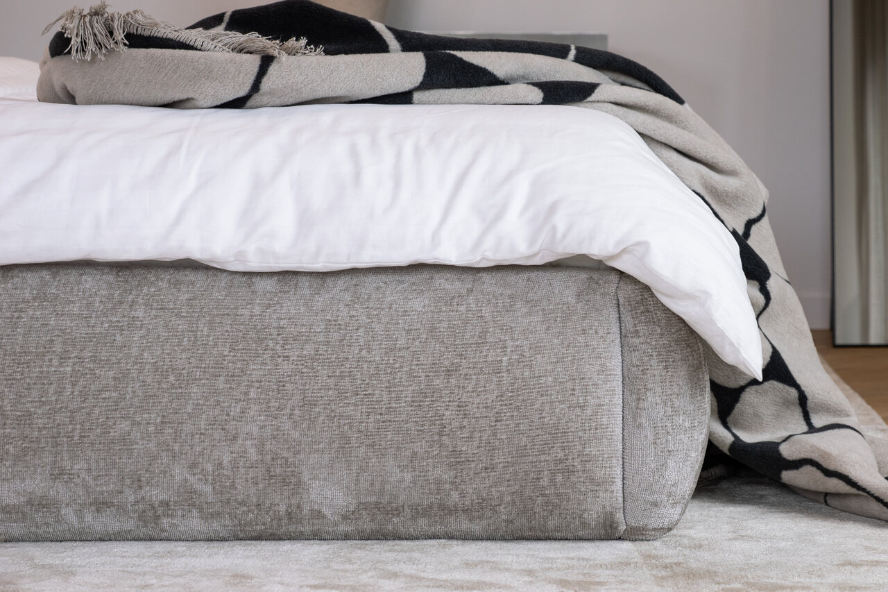 Für Senioren: Normales Bett oder Reha-Bett? Vor- und Nachteile