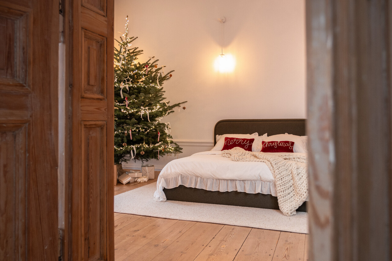 Bereite dein Schlafzimmer auf den Winter 2025 vor! Trends: Farben, Materialien, Accessoires